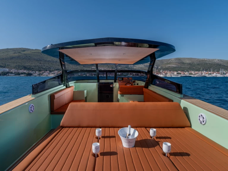 Charter a  Felix 37 in Split on Samboat