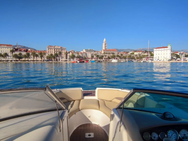 Hire Motorboat Chaparral with a boat licence