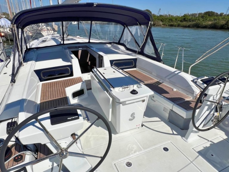 Yacht charter Furnari - Bénéteau Oceanis 51.1 on SamBoat