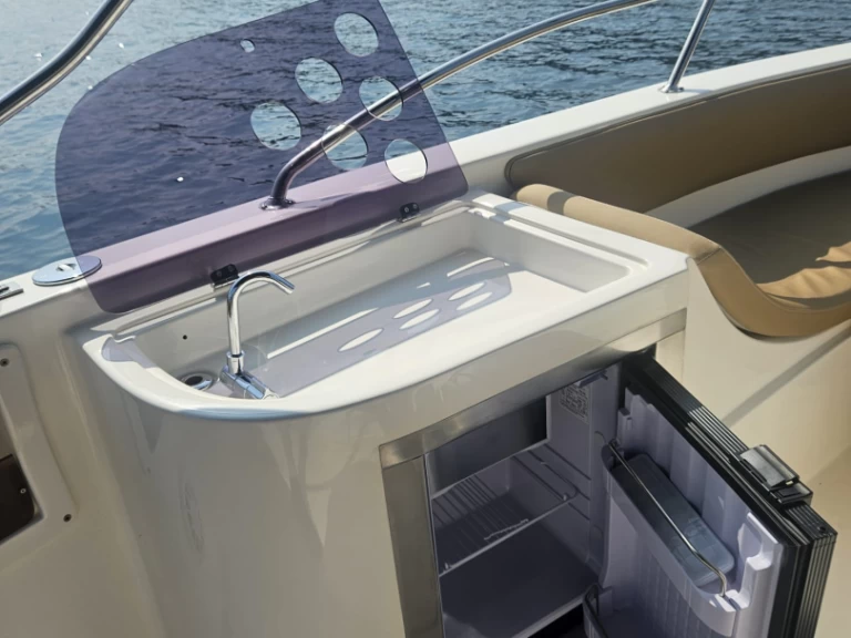 Hire Motorboat Eolo with a boat licence