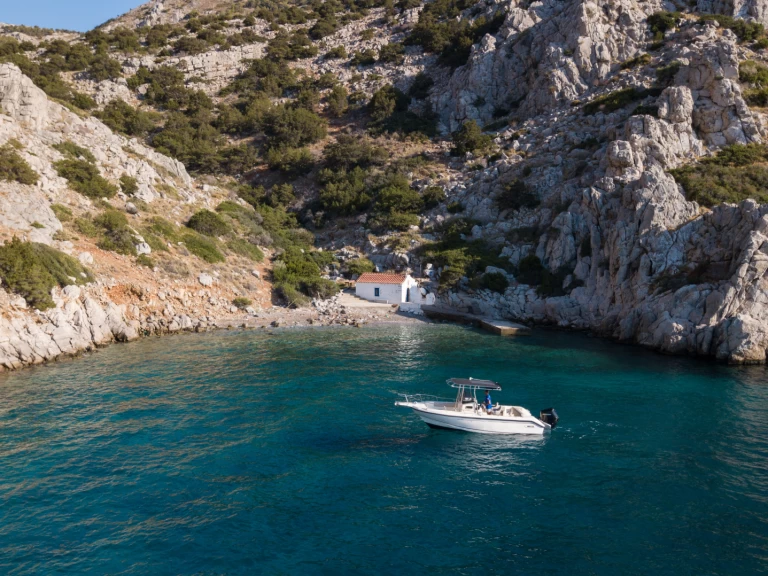 Hire a Boston Whaler Boston Whaler 23 Outrage Hydra