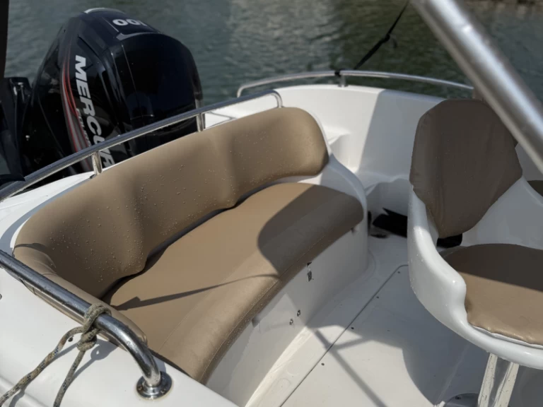 Motorboat to hire Carnon-Plage at the best price