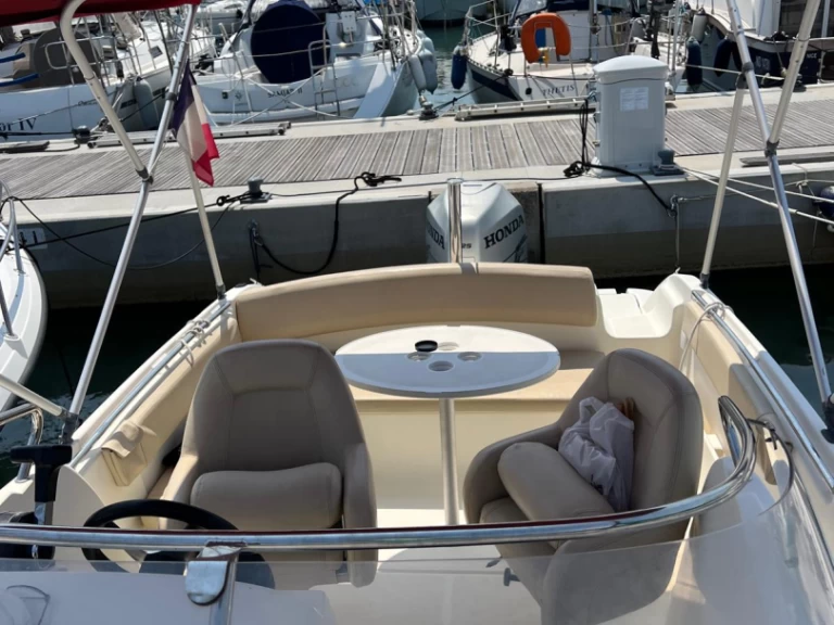 Hire Motorboat with or without skipper Jeanneau Les Issambres