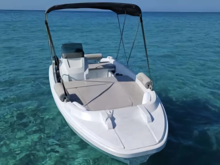 Motorboat hire in Galéria - ROTO 450 S FAMILY
