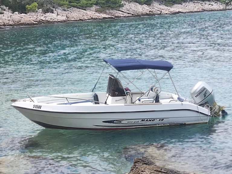 Charter a Mano Marine Mano Marine 19 Sport Fish in Hvar on Samboat