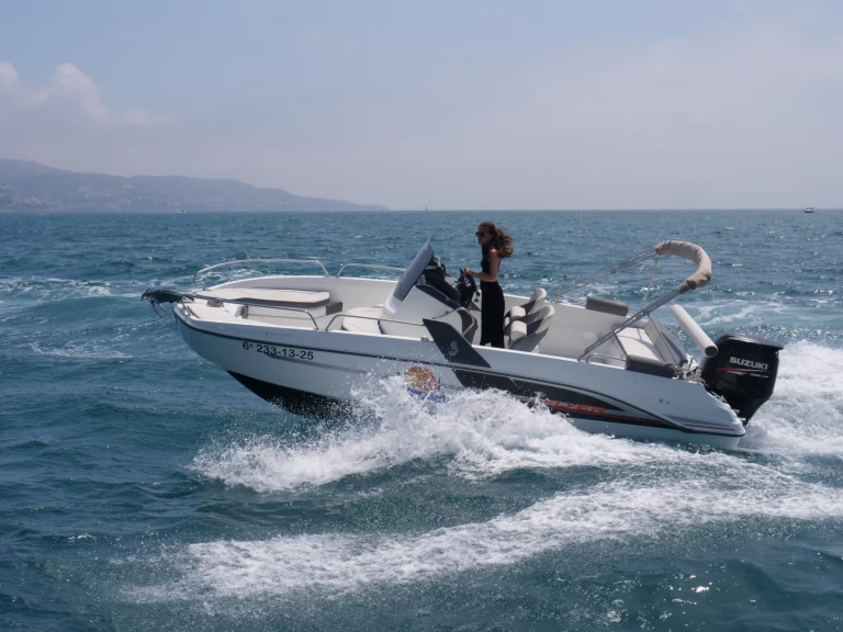 Yacht charter Empuriabrava - Bénéteau Flyer 6.6 SPACEdeck on SamBoat