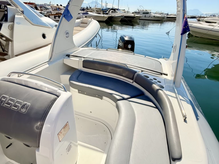 Hire a Asso CHARISMA PASSIONE Porto di Mergellina
