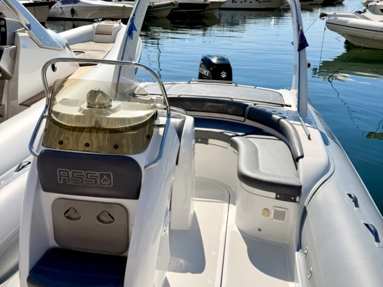 Yacht hire Porto di Mergellina cheap CHARISMA PASSIONE
