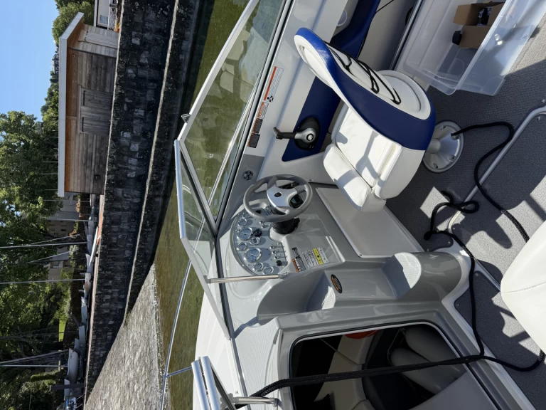 Motorboat to hire Évian-les-Bains at the best price