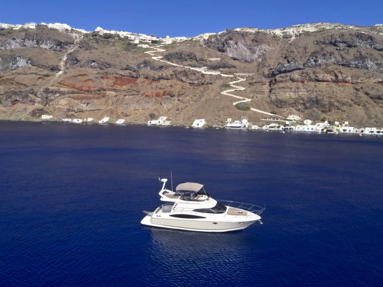 Charter a Régal Commodore 4260 in Lávrio on Samboat
