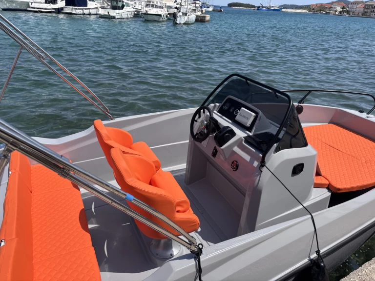 Yacht hire Kukljica cheap Activ 555 Open
