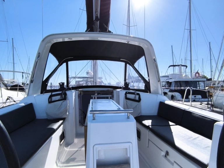 Yacht charter Les Sables-d'Olonne - Bénéteau Oceanis 35 on SamBoat