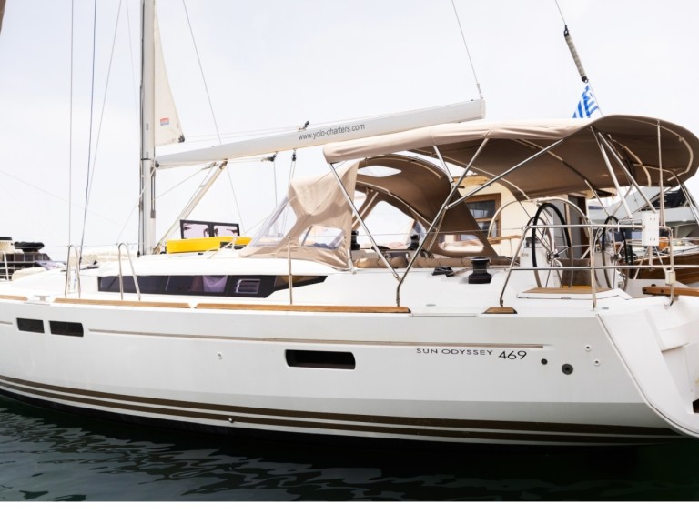 Hire Sailboat Jeanneau with a boat licence