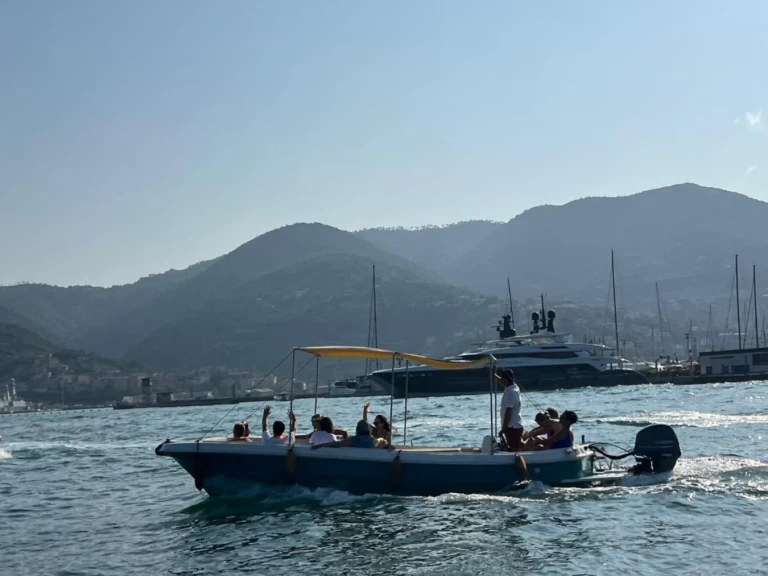 Charter a Gozzo Gozzo in La Spezia on Samboat
