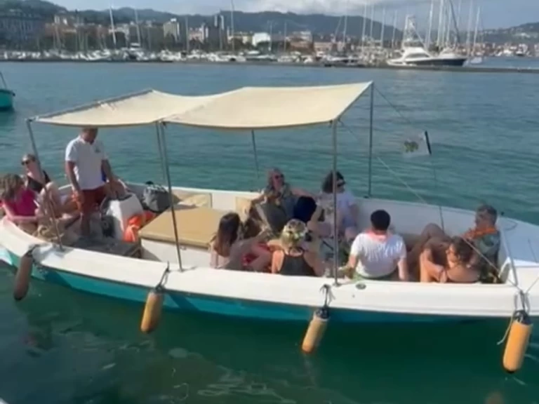 Hire Motorboat Gozzo with a boat licence