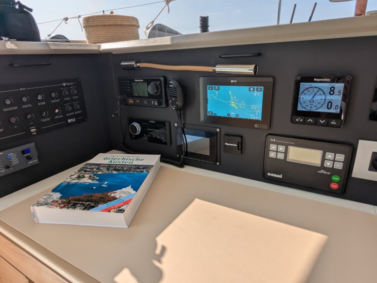 Charter a Bali Catamarans Bali 4.2 open space Onwer's version in Lávrio on Samboat