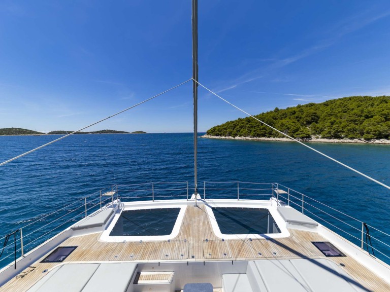 Hire Catamaran Sunreef with a boat licence