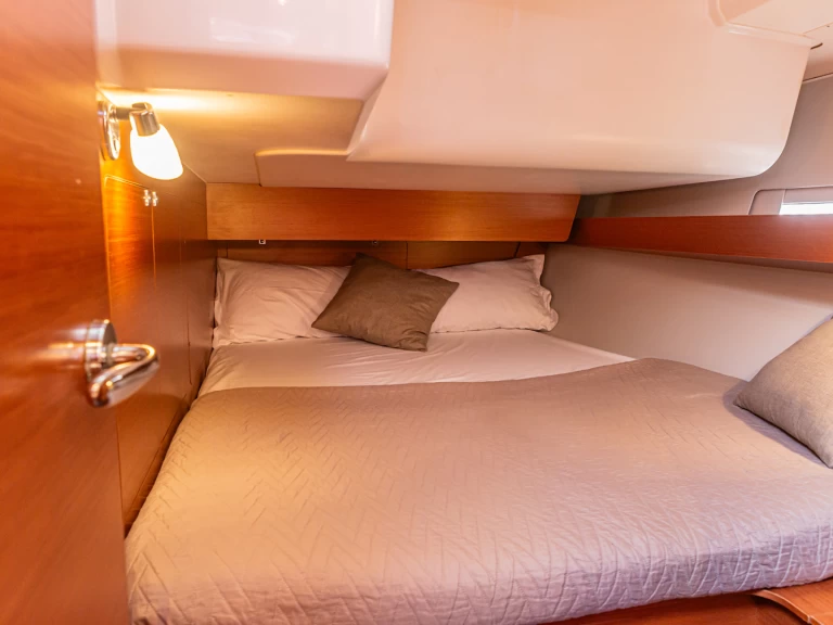 Charter a Dufour Dufour 460 Grand Large in Furnari on Samboat