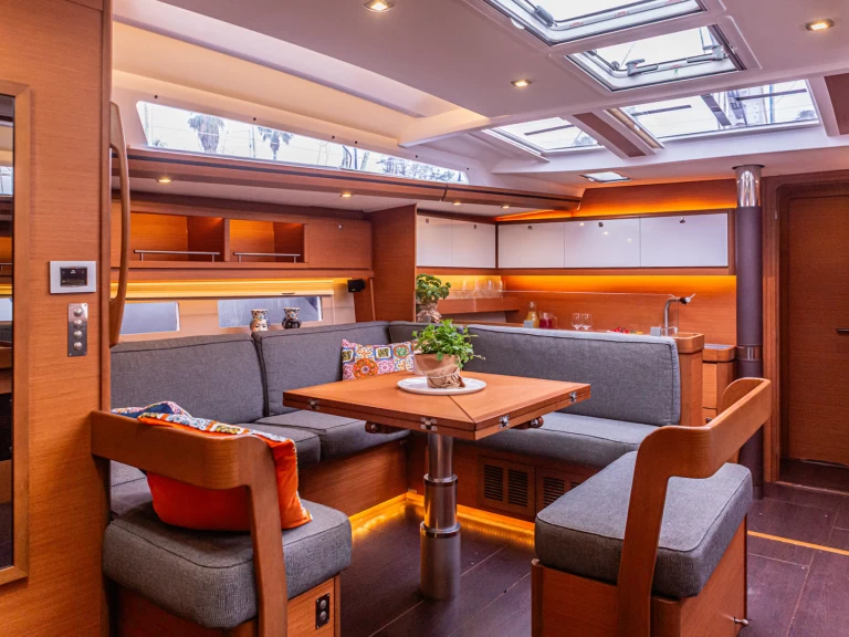 Sailboat to hire Furnari at the best price