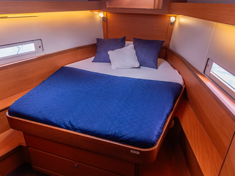 Sailboat hire in Palermo - Dufour Dufour 430