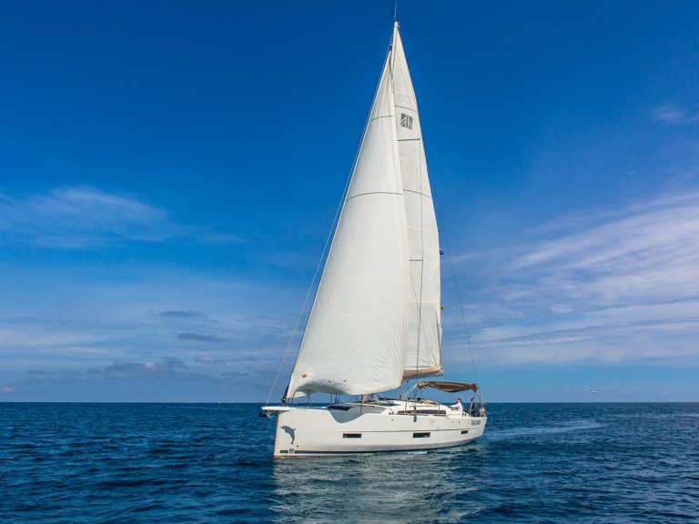 Charter a Dufour Dufour 430 in Palermo on Samboat