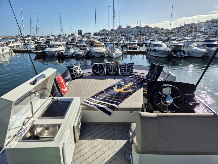 Hire a Cobra Maestro 42 Puerto Banús