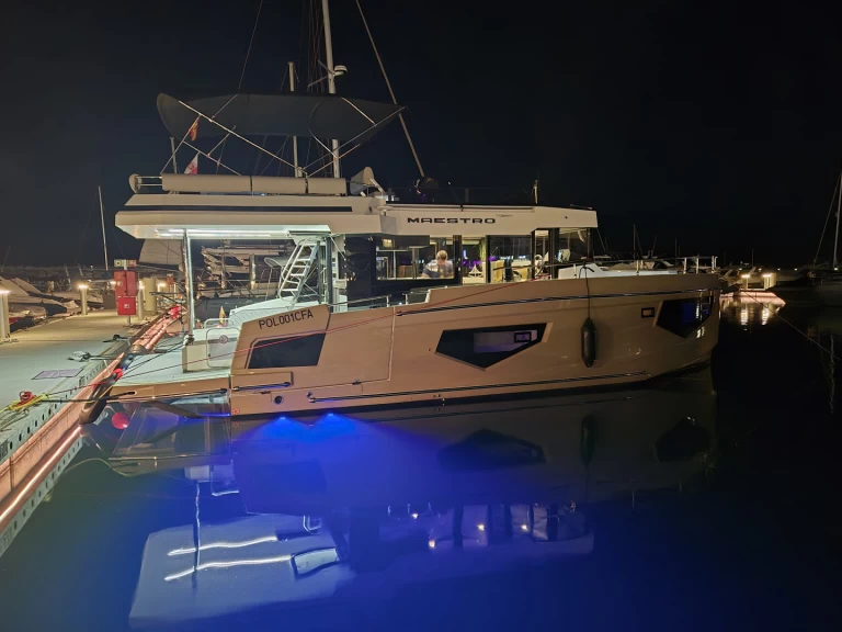 Motorboat to hire Puerto Banús at the best price