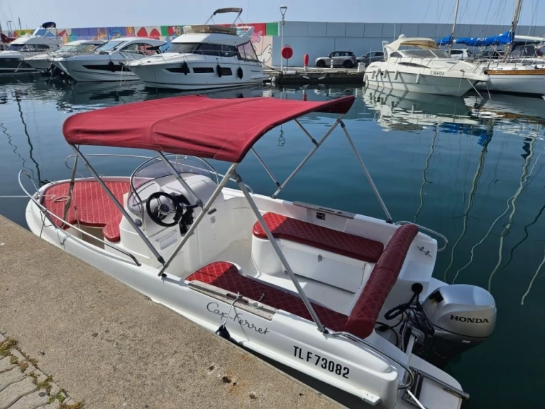 Motorboat to hire Port Santa-Lucia at the best price