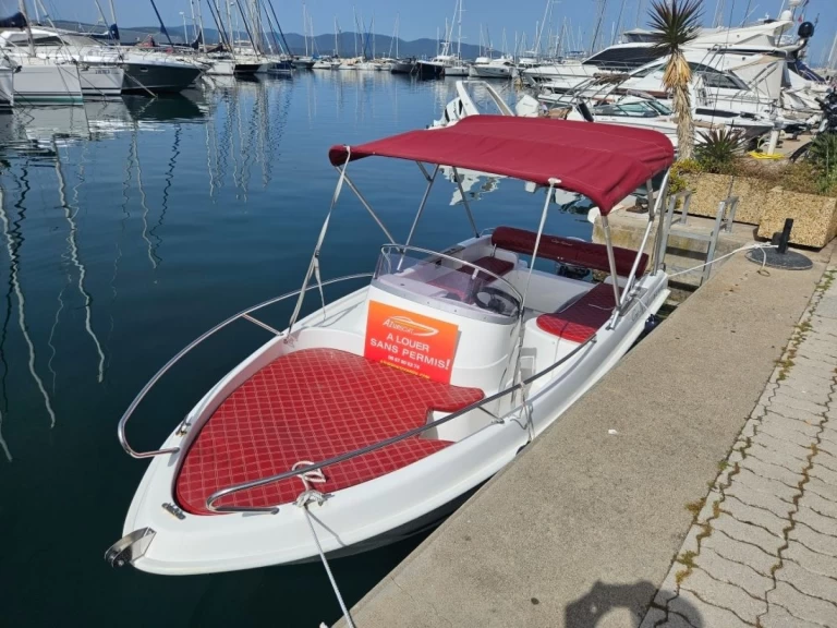 Hire a B2 Marine CAP-FERRET 452 Open San Permis Port Santa-Lucia