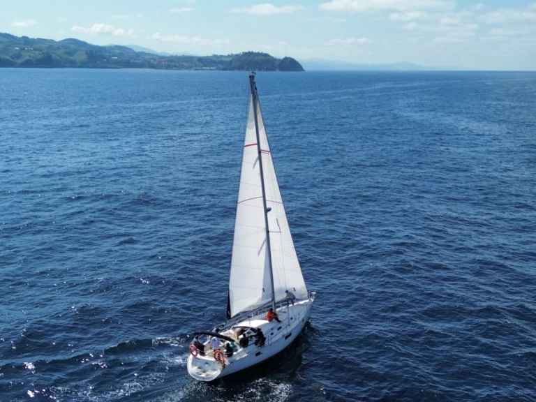Bénéteau Oceanis 440 charter bareboat or skippered in  Getaria