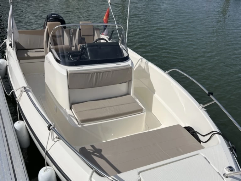 Motorboat to hire Ouistreham at the best price