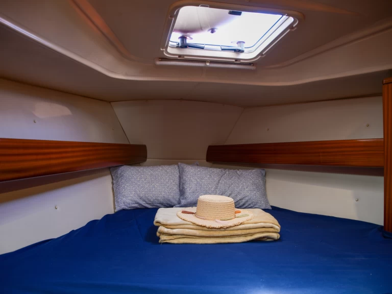 Hire Sailboat Bavaria with a boat licence