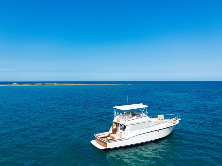 Luxury Yacht hire in Marzamemi - Hatteras Hatteras 52 Convertible