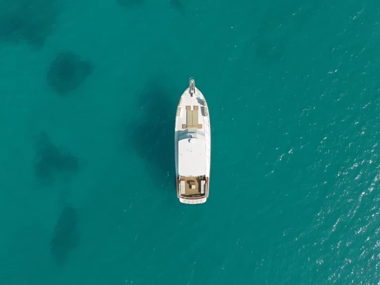 Yacht hire Marzamemi cheap Hatteras 52 Convertible