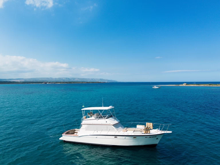 Hire Luxury Yacht with or without skipper Hatteras Marzamemi