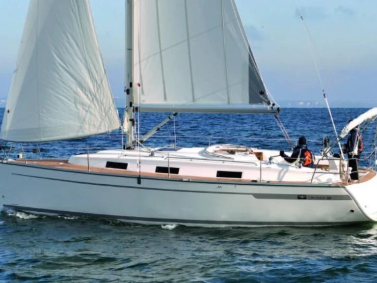 Sailboat hire in La Rochelle - Bavaria Bavaria 32 Cruiser