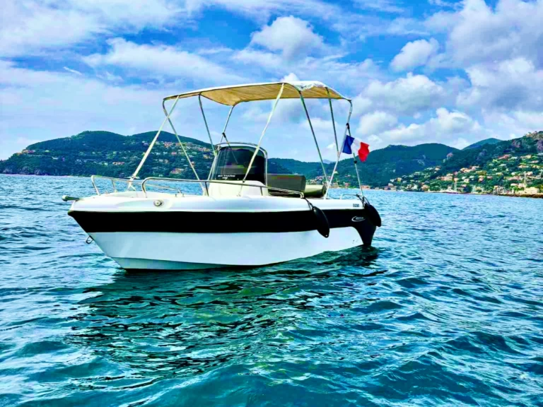Charter a Poseidon BlueWater 170 in Mandelieu-la-Napoule on Samboat