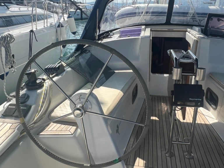 Sailboat to hire Kaštela at the best price