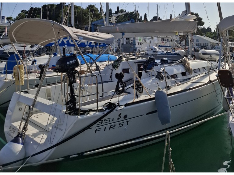 Hire Sailboat with or without skipper Bénéteau Trget