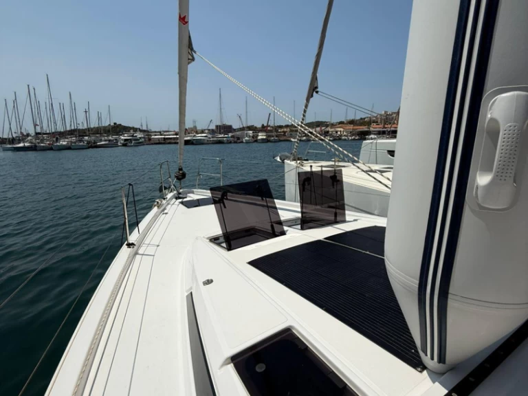 Hire Sailboat Bavaria with a boat licence