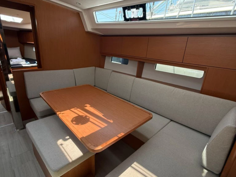 Yacht charter Lávrio - Bavaria Bavaria C46 on SamBoat