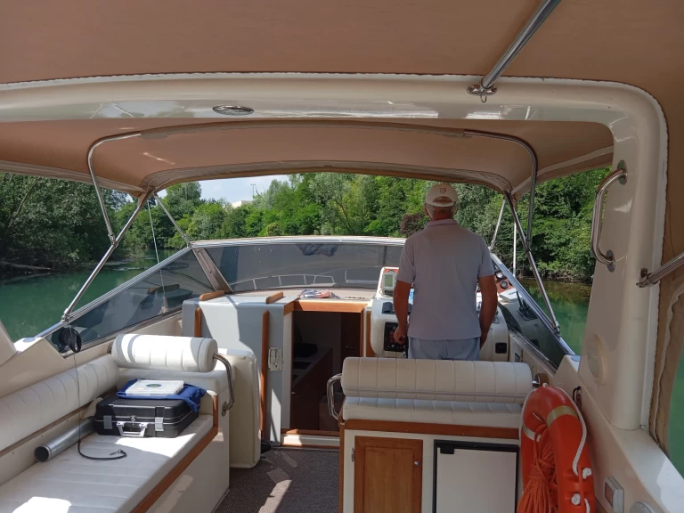 Motorboat to hire Lido at the best price