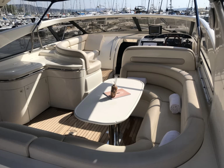 Yacht charter Porto-Vecchio - Princess Princess V50 on SamBoat