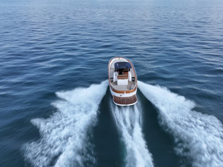 Yacht charter Peschiera del Garda - Mimi 9.5 wa on SamBoat