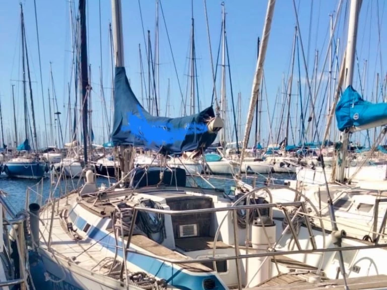 Yacht charter Cagliari Port - Bénéteau Canot 390 on SamBoat