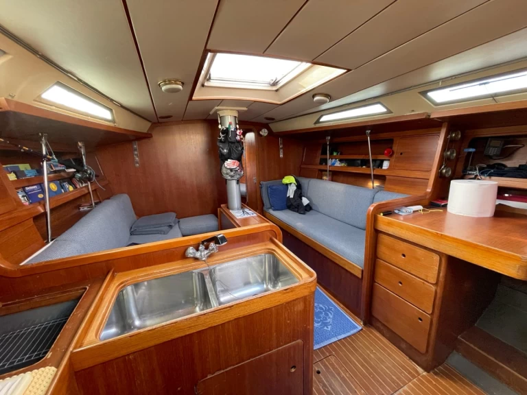 Yacht hire Cagliari Port cheap Canot 390