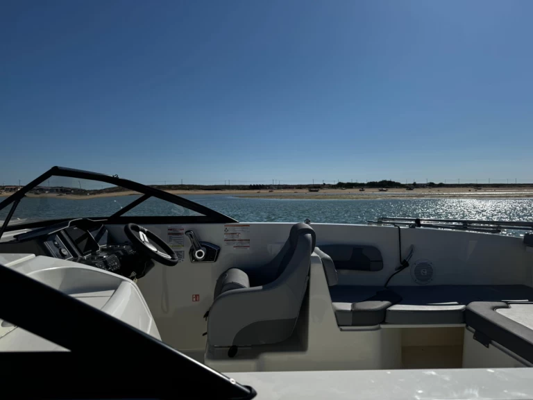 Bayliner VR6 OB charter bareboat or skippered in  Faro