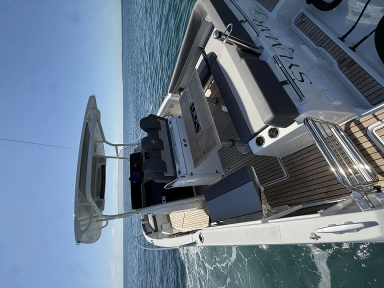 Yacht charter Cannes - Jeanneau Cap Camarat 9.0 CC on SamBoat