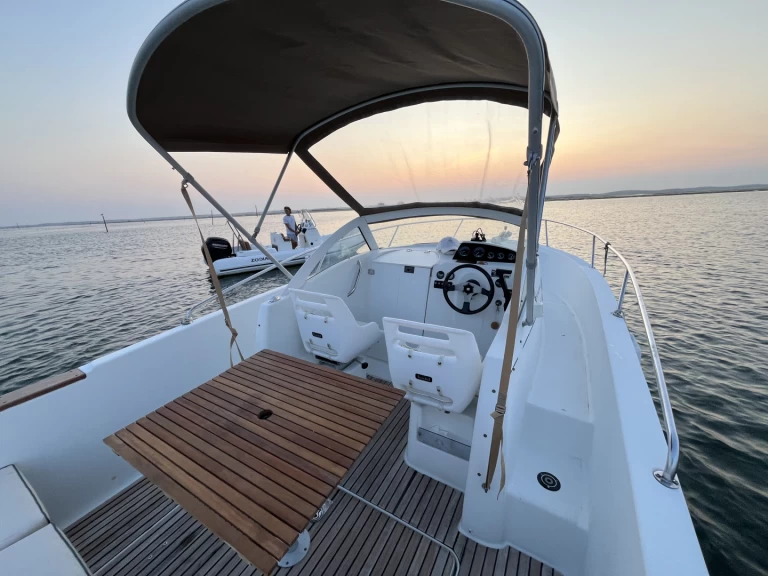 Yacht charter Arcachon - Bénéteau Ombrine 700 on SamBoat