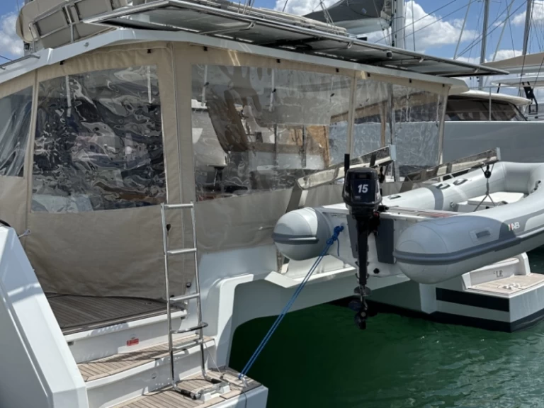 Hire Catamaran Fountaine Pajot with a boat licence